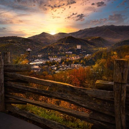 Lazy Bear Lodge, Hot Tub, Resort Pool, Wifi, 1089 Free Tickets Each Paid Day, Dollywood And More Gatlinburg Εξωτερικό φωτογραφία