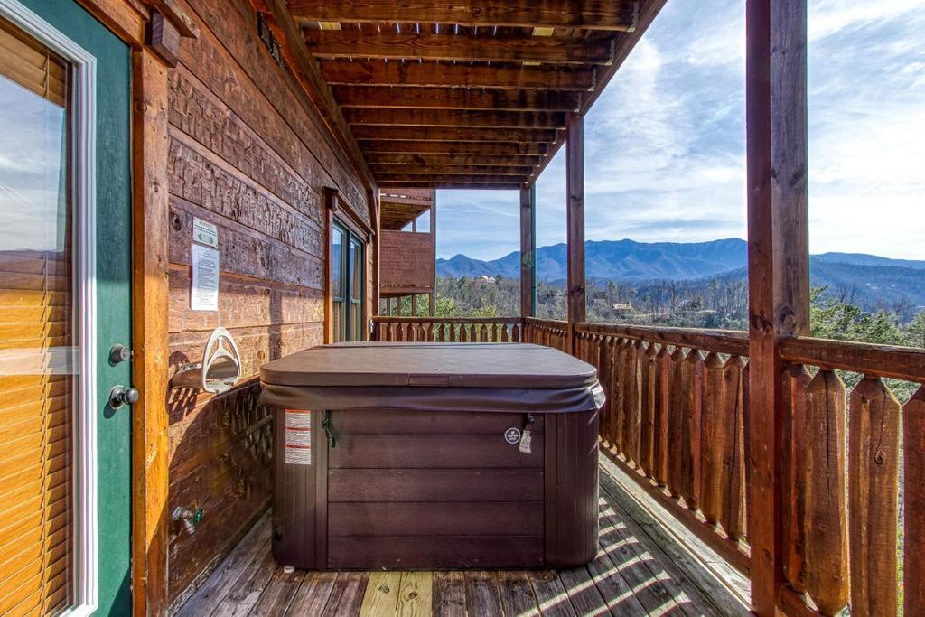 Lazy Bear Lodge, Hot Tub, Resort Pool, Wifi, 1089 Free Tickets Each Paid Day, Dollywood And More Gatlinburg Εξωτερικό φωτογραφία
