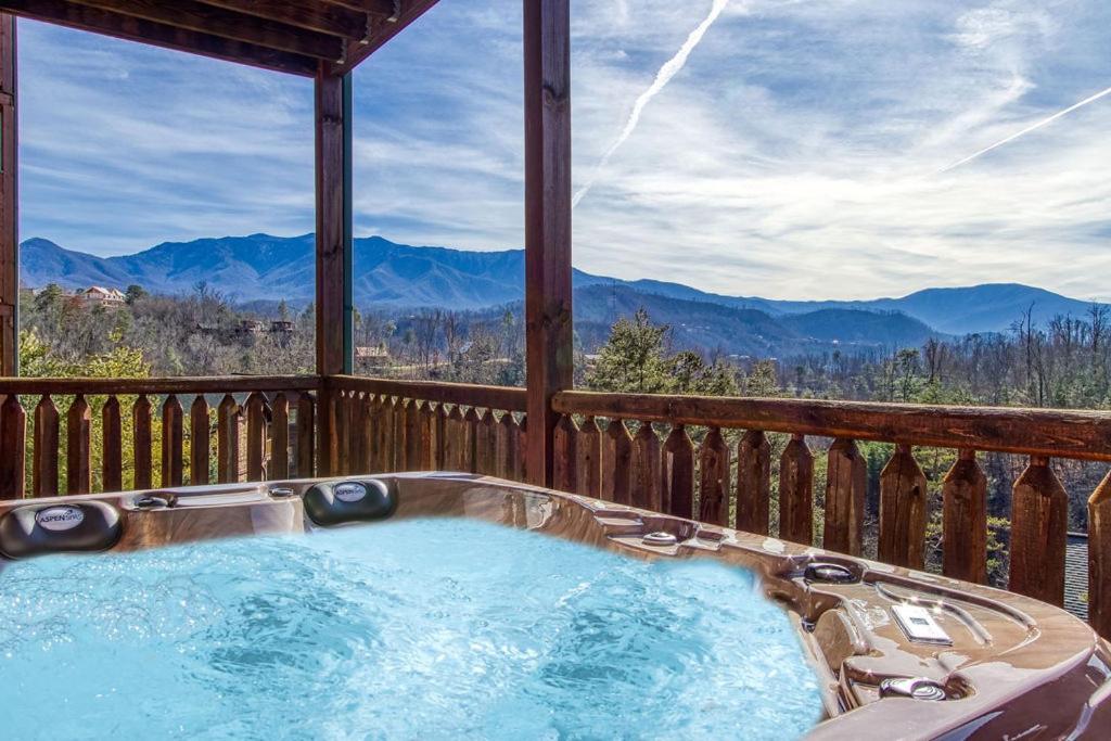 Lazy Bear Lodge, Hot Tub, Resort Pool, Wifi, 1089 Free Tickets Each Paid Day, Dollywood And More Gatlinburg Εξωτερικό φωτογραφία